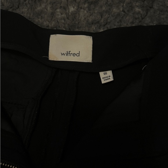 High waisted aritzia flare pants with gorgeous centre stitch and zipper - Picture 2 of 3